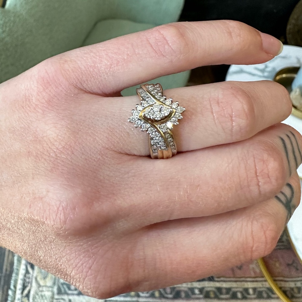 Sold in store - 10 yg vintage diamond cluster ring size 7